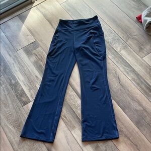 Flared navy yoga pants